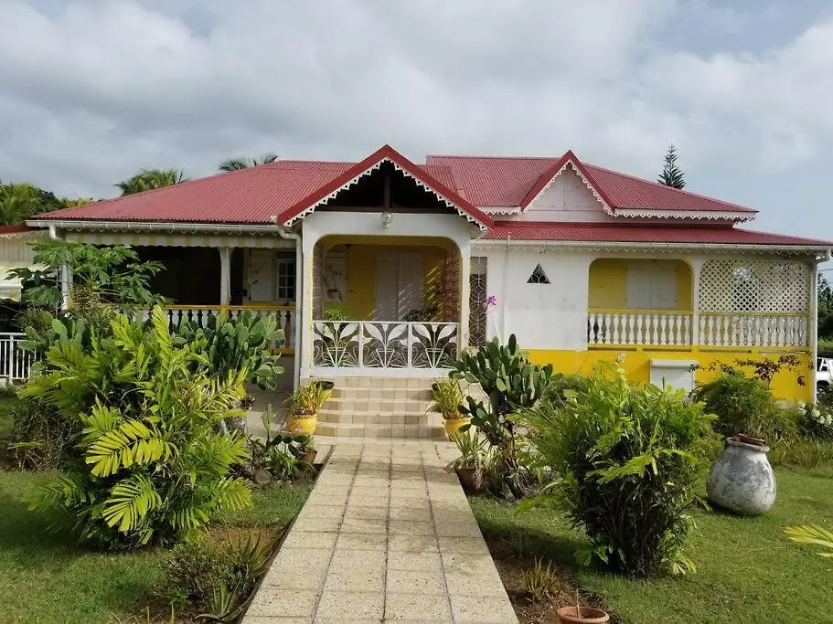Bungalow Familial De 3 Chambres Entre Mer Et Montagne A Sainte Rose Feriehus